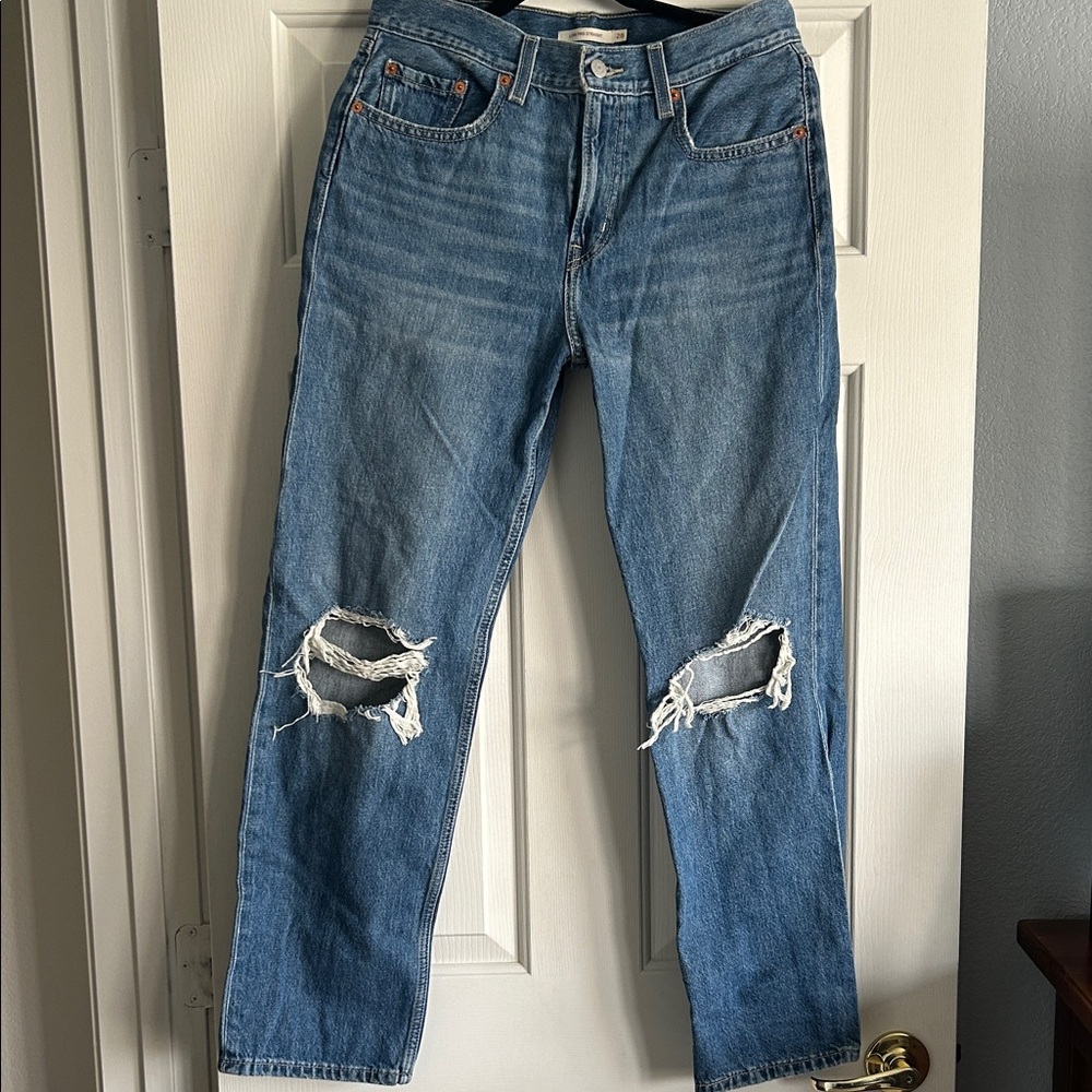 Classic women low-pro Levi’s Distressed Blue Jeans